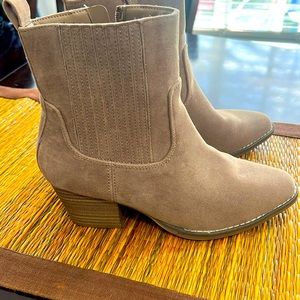 Universal Thread boots size 8 new without tag ankle boots new without tag
